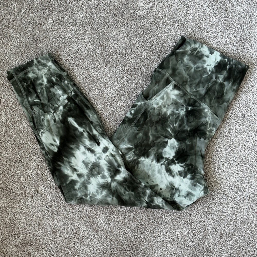 Lululemon Align High-Rise Pant with Pockets 25"
Diamond Dye Lite Sage Med Olive